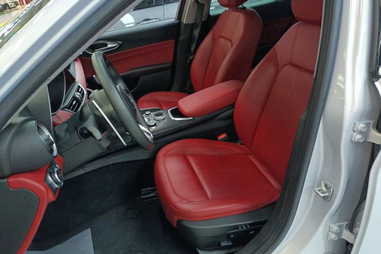 Used Alfa Romeo Giulia 2021 2.0T 280HP Luxury Edition Left Front Seat