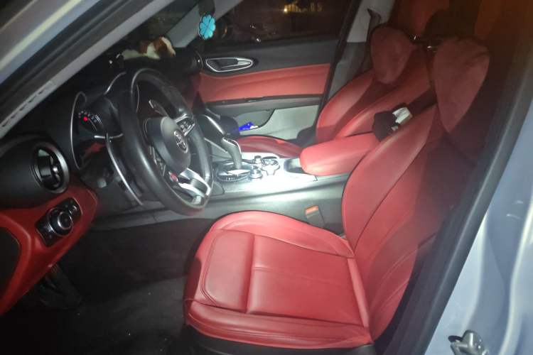 Used Alfa Romeo Giulia 2021 2.0T 280HP Luxury Edition Left Front Seat