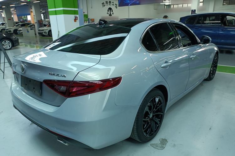 Used Alfa Romeo Giulia 2021 2.0T 280HP Luxury Edition Rear Right 45 Deg