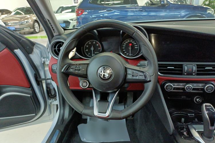 Used Alfa Romeo Giulia 2021 2.0T 280HP Luxury Edition Steering Wheel