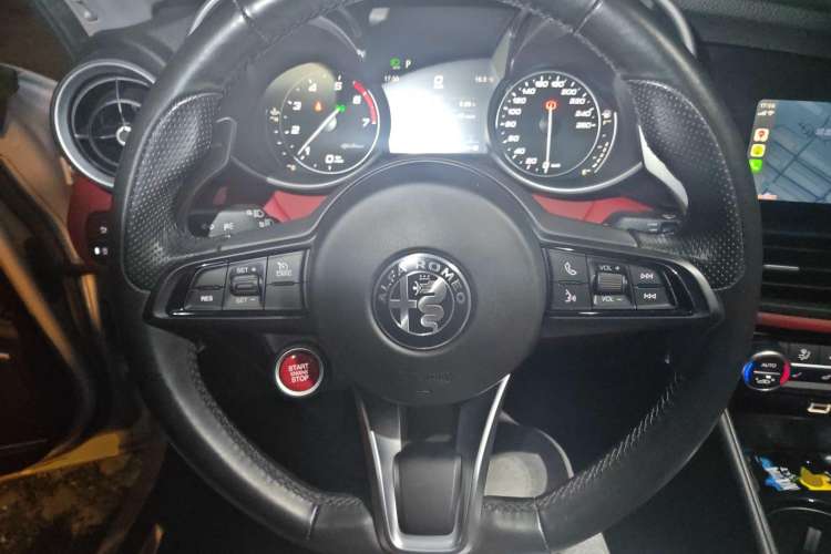 Used Alfa Romeo Giulia 2021 2.0T 280HP Luxury Edition Steering Wheel