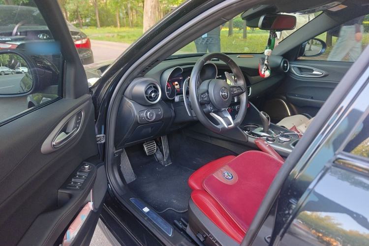Used Alfa Romeo Giulia 2022 2.0T 280HP Veloce Track Edition Driver Seat