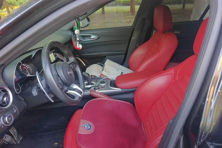 Used Alfa Romeo Giulia 2022 2.0T 280HP Veloce Track Edition Left Front Seat