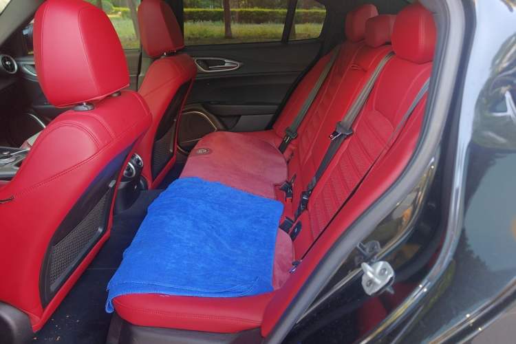 Used Alfa Romeo Giulia 2022 2.0T 280HP Veloce Track Edition Left Rear Seat