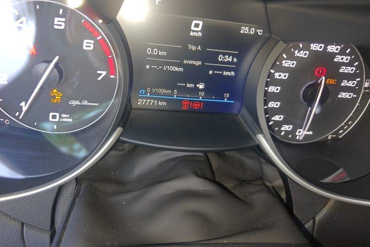 Used Alfa Romeo Giulia 2022 2.0T 280HP Veloce Track Edition Odometer Close Up