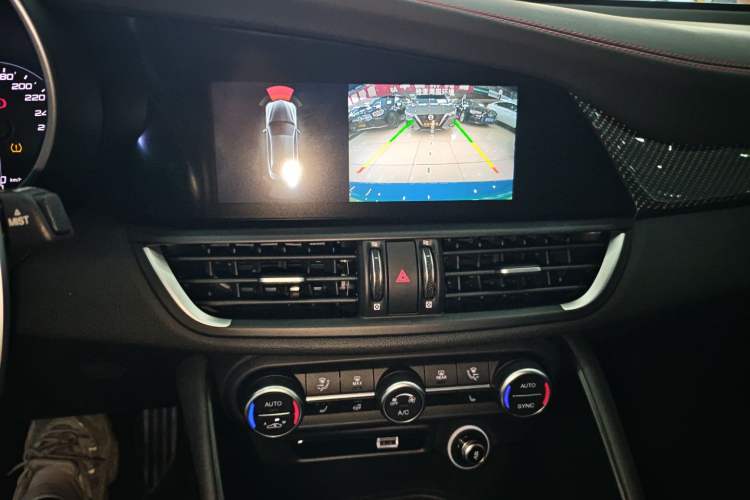 Used Alfa Romeo Giulia 2022 2.0T 280HP Veloce Track Edition Audio And AC Panel