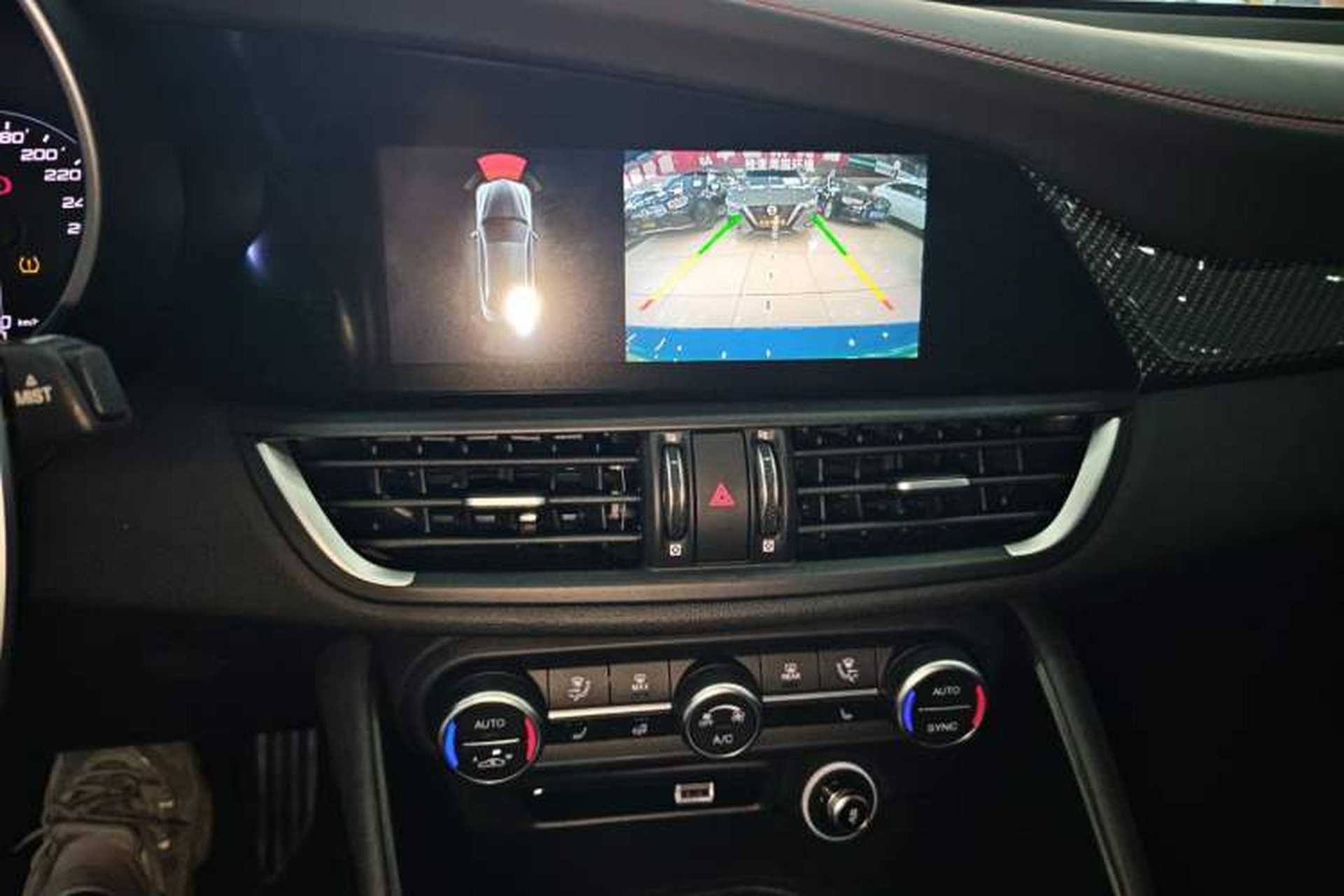 Used Alfa Romeo Giulia 2022 2.0T 280HP Veloce Track Edition Audio And AC Panel