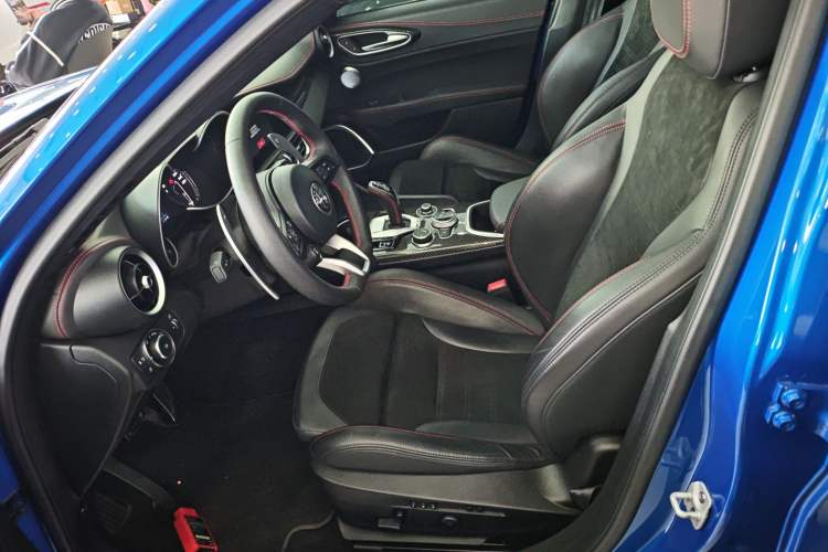 Used Alfa Romeo Giulia 2022 2.0T 280HP Veloce Track Edition Left Front Seat