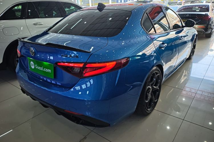 Used Alfa Romeo Giulia 2022 2.0T 280HP Veloce Track Edition Rear Right 45 Deg