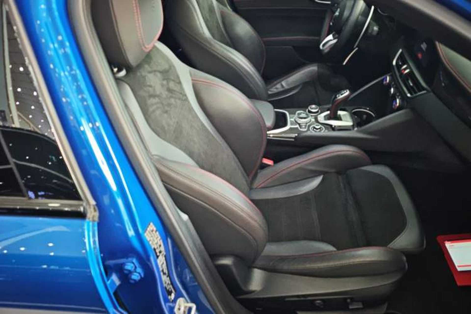 Used Alfa Romeo Giulia 2022 2.0T 280HP Veloce Track Edition Right Front Seat
