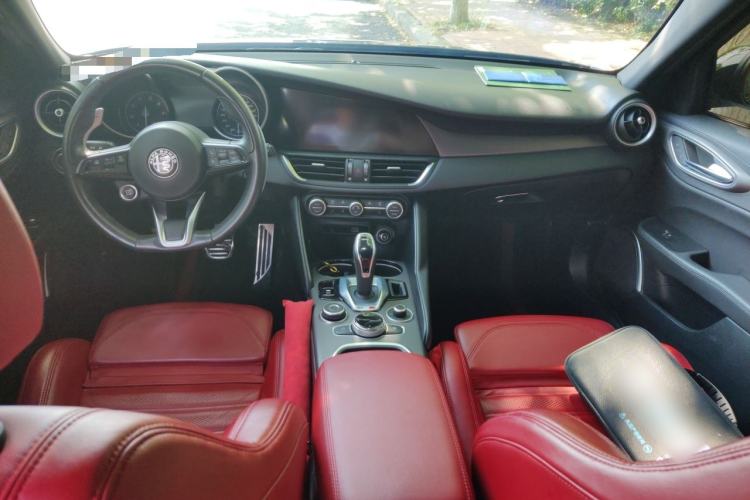 Used Alfa Romeo Giulia 2022 2.0T 280HP Veloce Track Edition Center Console