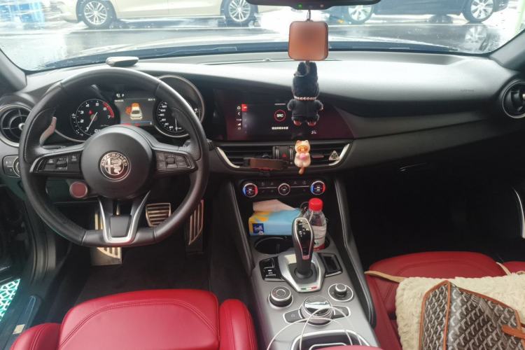 Used Alfa Romeo Giulia 2022 2.0T 280HP Veloce Track Edition Center Console