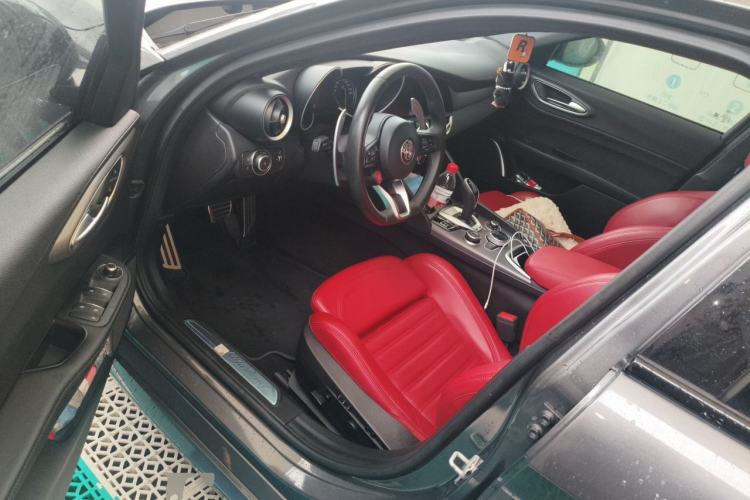 Used Alfa Romeo Giulia 2022 2.0T 280HP Veloce Track Edition Driver Seat