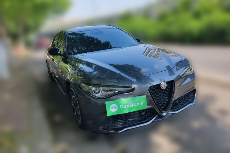 Used Alfa Romeo Giulia 2022 2.0T 280HP Veloce Track Edition Front Right 45 Deg