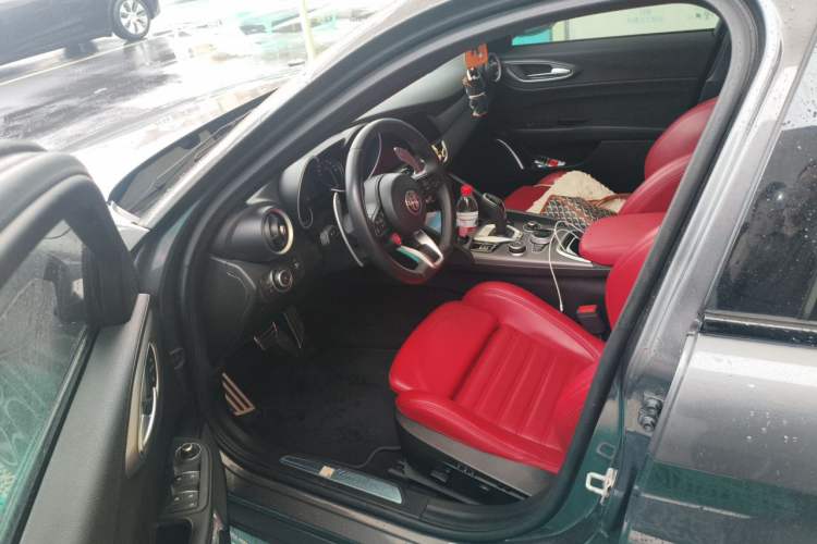 Used Alfa Romeo Giulia 2022 2.0T 280HP Veloce Track Edition Left Front Seat
