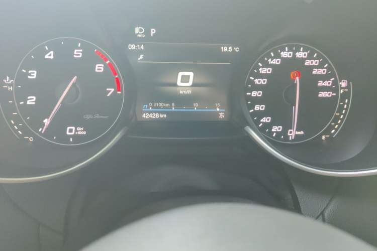 Used Alfa Romeo Giulia 2022 2.0T 280HP Veloce Track Edition Odometer Close Up