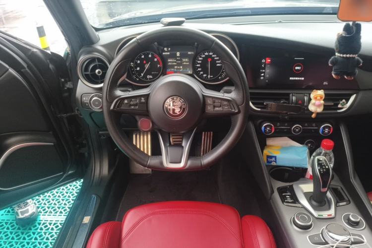 Used Alfa Romeo Giulia 2022 2.0T 280HP Veloce Track Edition Steering Wheel