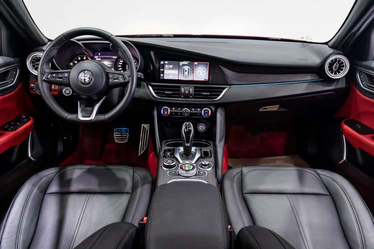 Used Alfa Romeo Giulia 2022 2.0T 280HP Ti Driving Edition Center Console