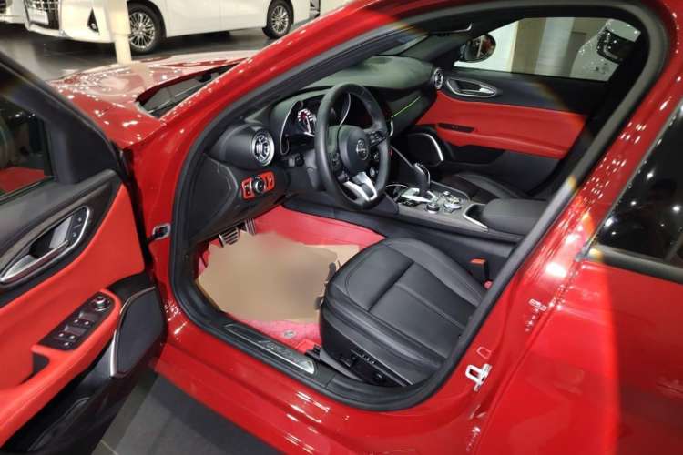 Used Alfa Romeo Giulia 2022 2.0T 280HP Ti Driving Edition Driver Seat