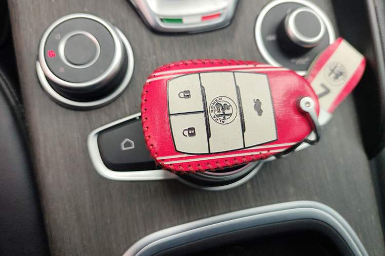 Used Alfa Romeo Giulia 2022 2.0T 280HP Ti Driving Edition Interior 1