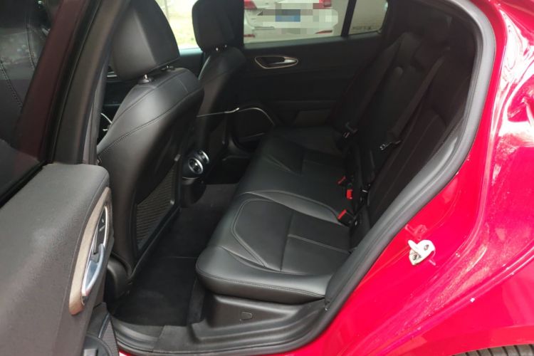 Used Alfa Romeo Giulia 2022 2.0T 280HP Ti Driving Edition Interior 4