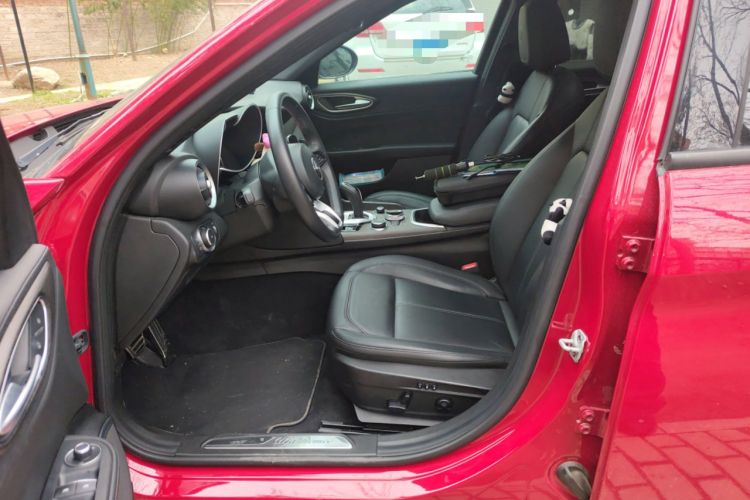 Used Alfa Romeo Giulia 2022 2.0T 280HP Ti Driving Edition Left Front Seat