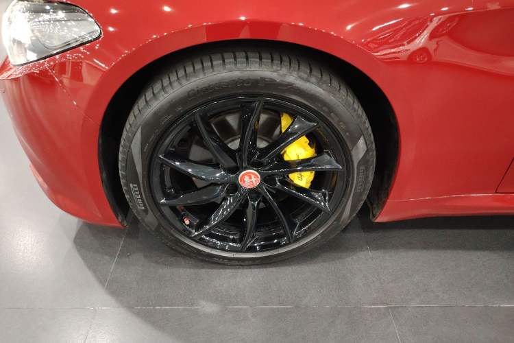 Used Alfa Romeo Giulia 2022 2.0T 280HP Ti Driving Edition Left Front Wheel Hub
