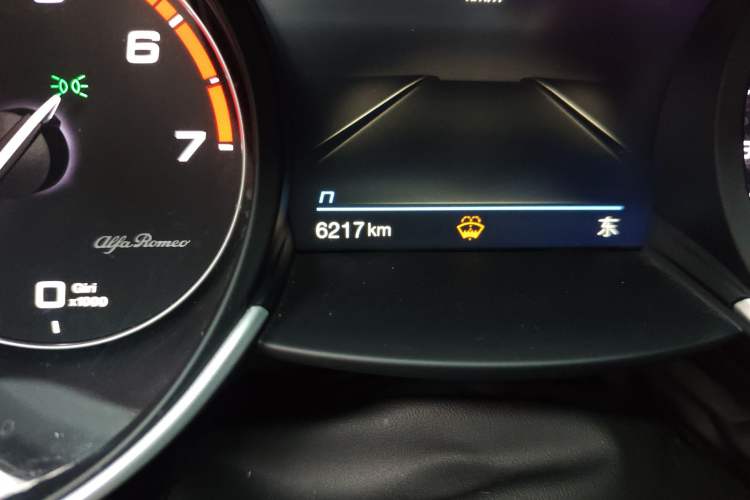 Used Alfa Romeo Giulia 2022 2.0T 280HP Ti Driving Edition Odometer Close Up