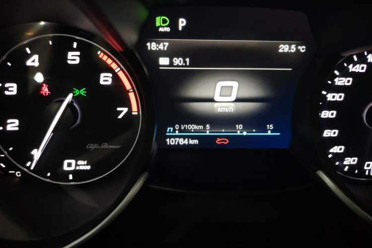 Used Alfa Romeo Giulia 2022 2.0T 280HP Ti Driving Edition Odometer Close Up