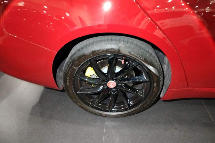 Used Alfa Romeo Giulia 2022 2.0T 280HP Ti Driving Edition Right Rear Wheel Hub