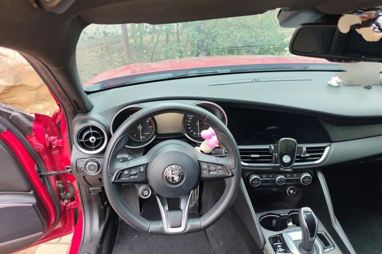 Used Alfa Romeo Giulia 2022 2.0T 280HP Ti Driving Edition Steering Wheel