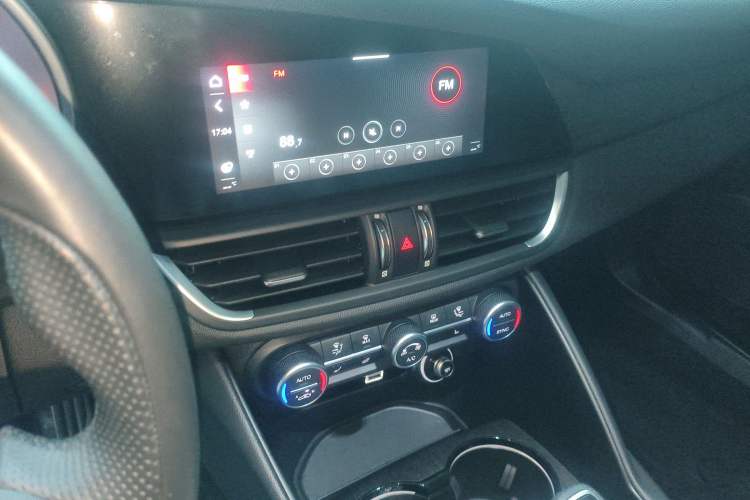 Used Alfa Romeo Giulia 2022 2.0T 280HP Ti Driving Edition Audio And AC Panel