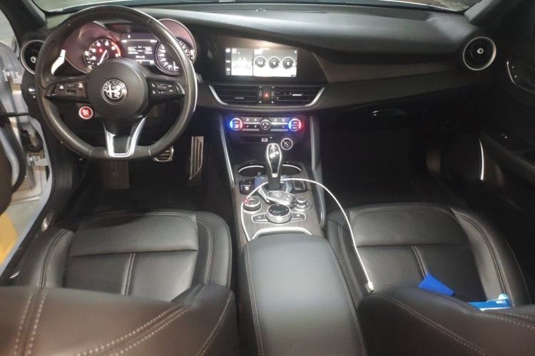 Used Alfa Romeo Giulia 2022 2.0T 280HP Ti Driving Edition Center Console