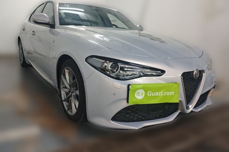 Used Alfa Romeo Giulia 2022 2.0T 280HP Ti Driving Edition Front Right 45 Deg