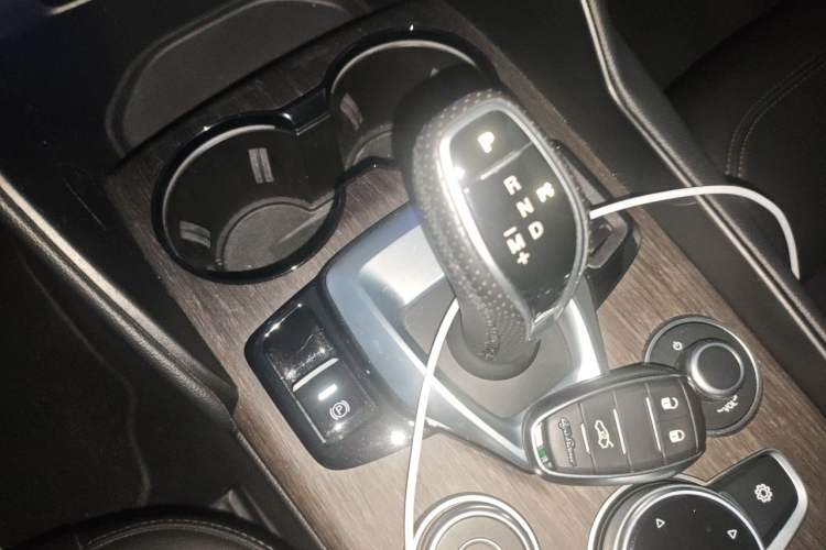 Used Alfa Romeo Giulia 2022 2.0T 280HP Ti Driving Edition Gear Lever