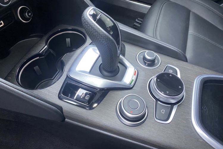 Used Alfa Romeo Giulia 2022 2.0T 280HP Ti Driving Edition Interior 1