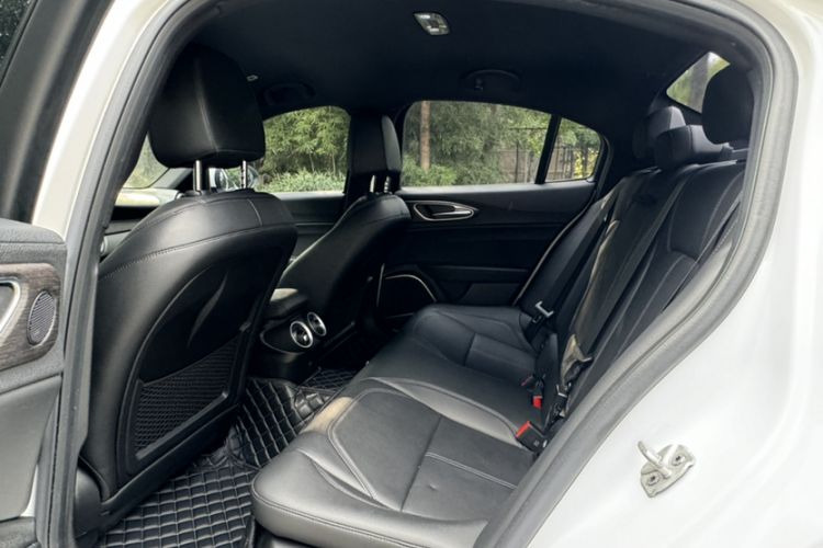 Used Alfa Romeo Giulia 2022 2.0T 280HP Ti Driving Edition Interior 2