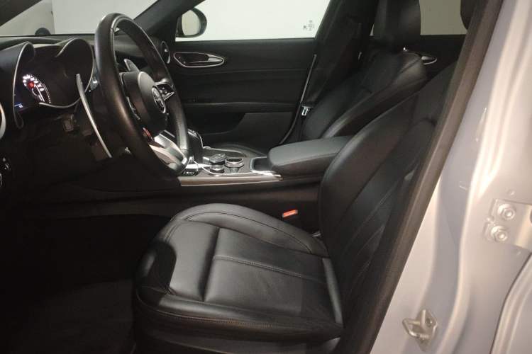Used Alfa Romeo Giulia 2022 2.0T 280HP Ti Driving Edition Left Front Seat