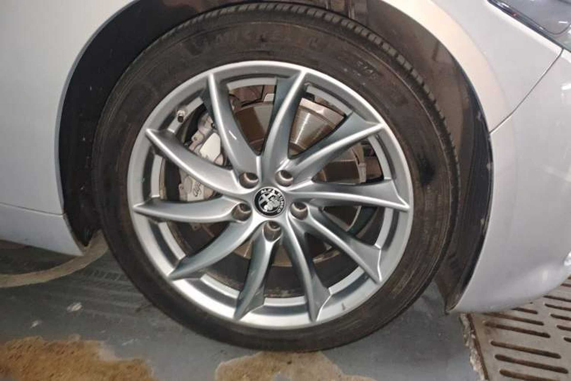 Used Alfa Romeo Giulia 2022 2.0T 280HP Ti Driving Edition Right Front Wheel Hub