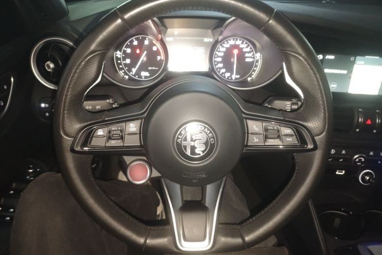 Used Alfa Romeo Giulia 2022 2.0T 280HP Ti Driving Edition Steering Wheel