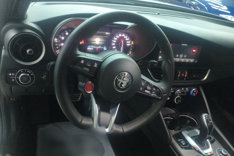Used Alfa Romeo Giulia 2022 2.0T 280HP Ti Driving Edition Steering Wheel