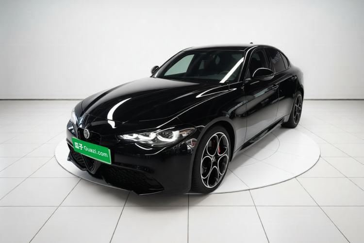 Alfa Romeo Giulia 2023 2.0T 280HP Track Edition