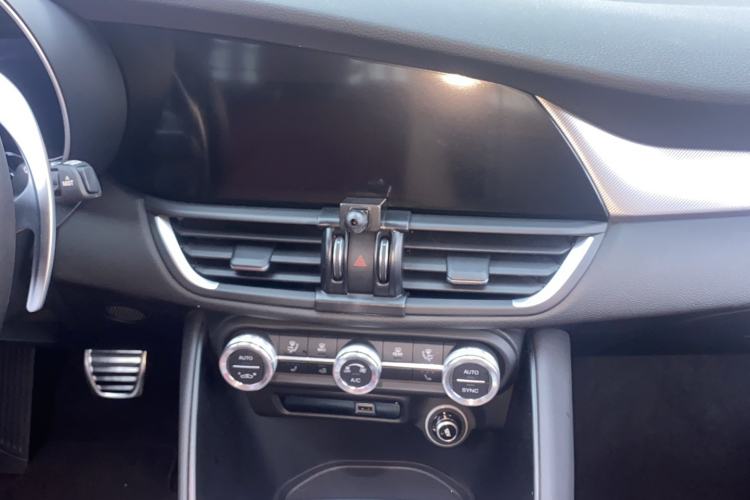 Used Alfa Romeo Giulia 2023 2.0T 280HP Track Edition Audio And AC Panel