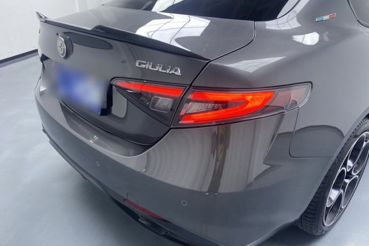 Used Alfa Romeo Giulia 2023 2.0T 280HP Track Edition Exterior 9