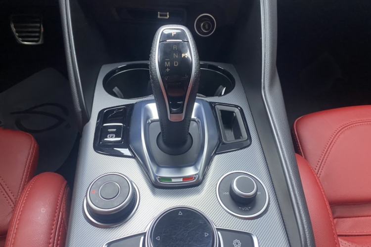 Used Alfa Romeo Giulia 2023 2.0T 280HP Track Edition Interior 3