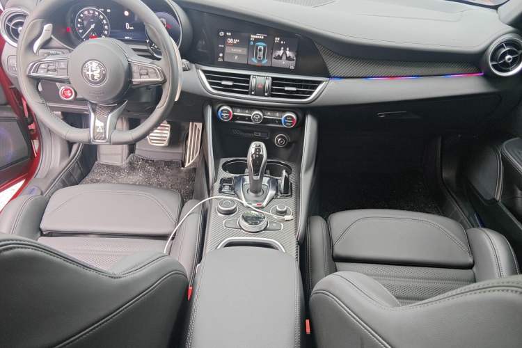 Used Alfa Romeo Giulia 2023 2.9T V6 520HP Four-Leaf Clover Edition Center Console