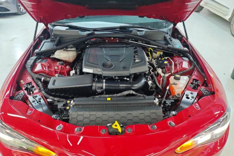 Used Alfa Romeo Giulia 2023 2.0T 280HP Longitudinal Engine Version Engine Bay