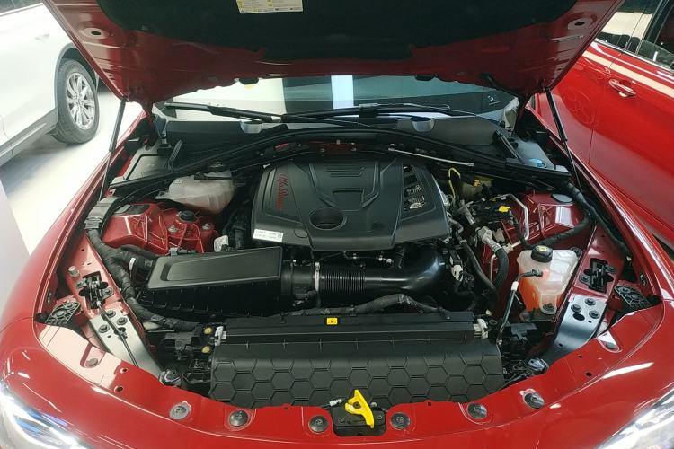 Used Alfa Romeo Giulia 2023 2.0T 280HP Longitudinal Engine Version Engine Bay