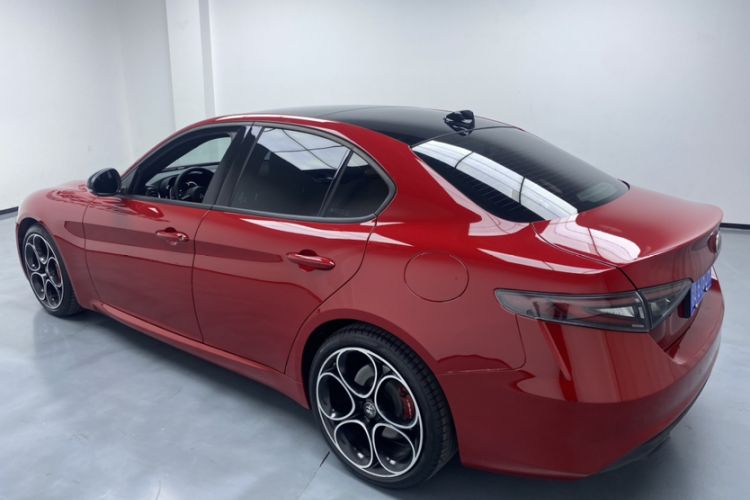 Used Alfa Romeo Giulia 2023 2.0T 280HP Longitudinal Engine Version Exterior 2