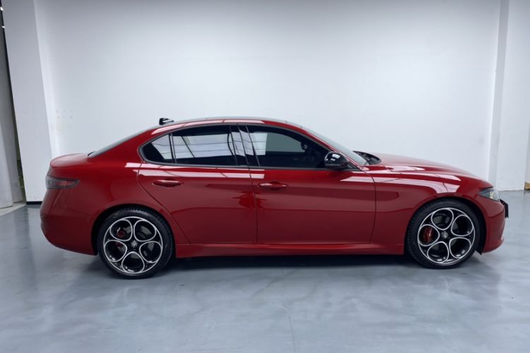 Used Alfa Romeo Giulia 2023 2.0T 280HP Longitudinal Engine Version Exterior 4